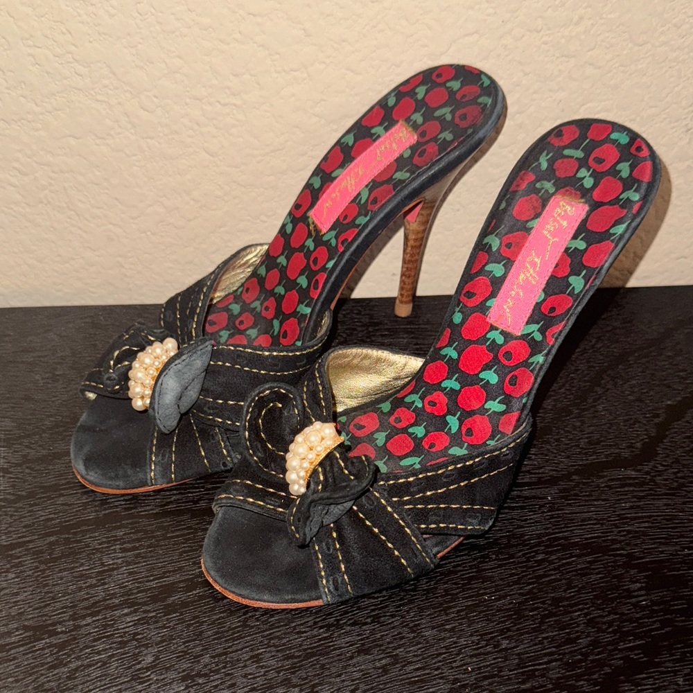 Betsey Johnson Vintage Black Suede Pearl and Bow Heels Size 6